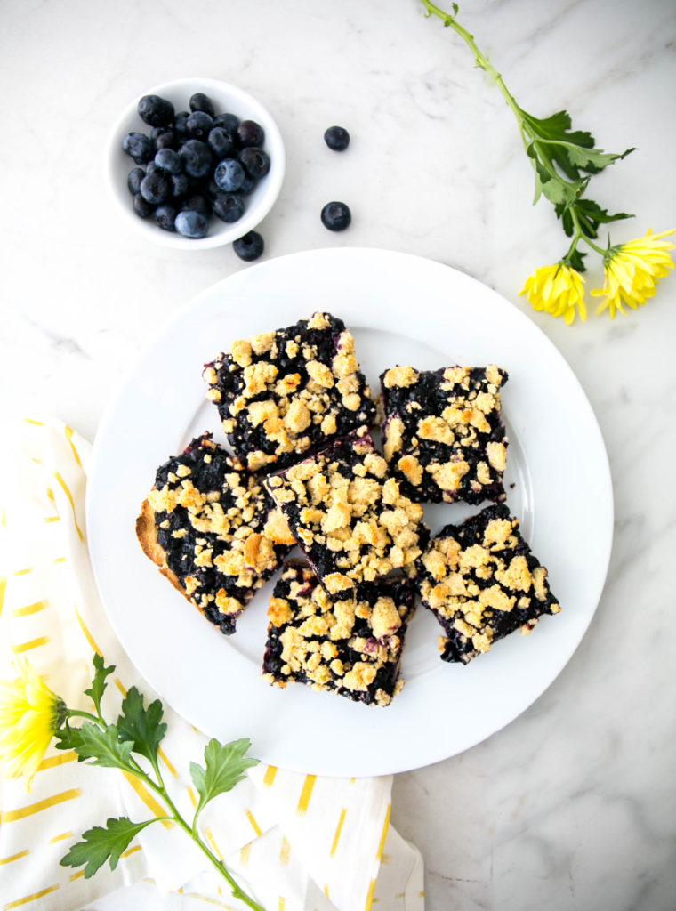 blueberry crumble bars with flowers 