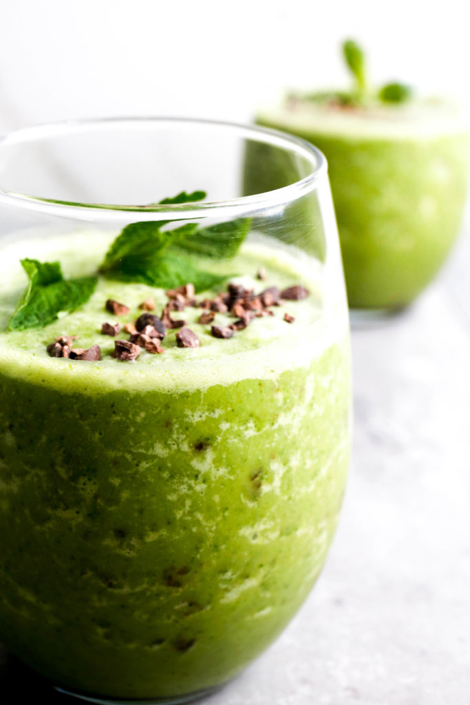 mint green smoothie with cacao nibs