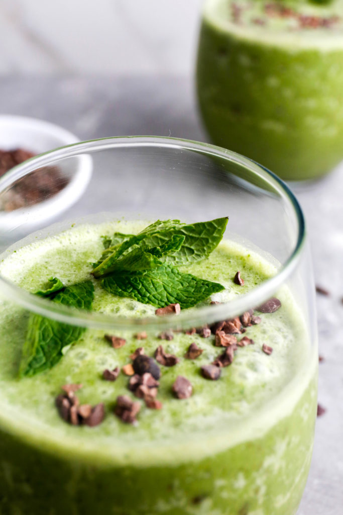 mint smoothie with mint leaves and cacao nibs
