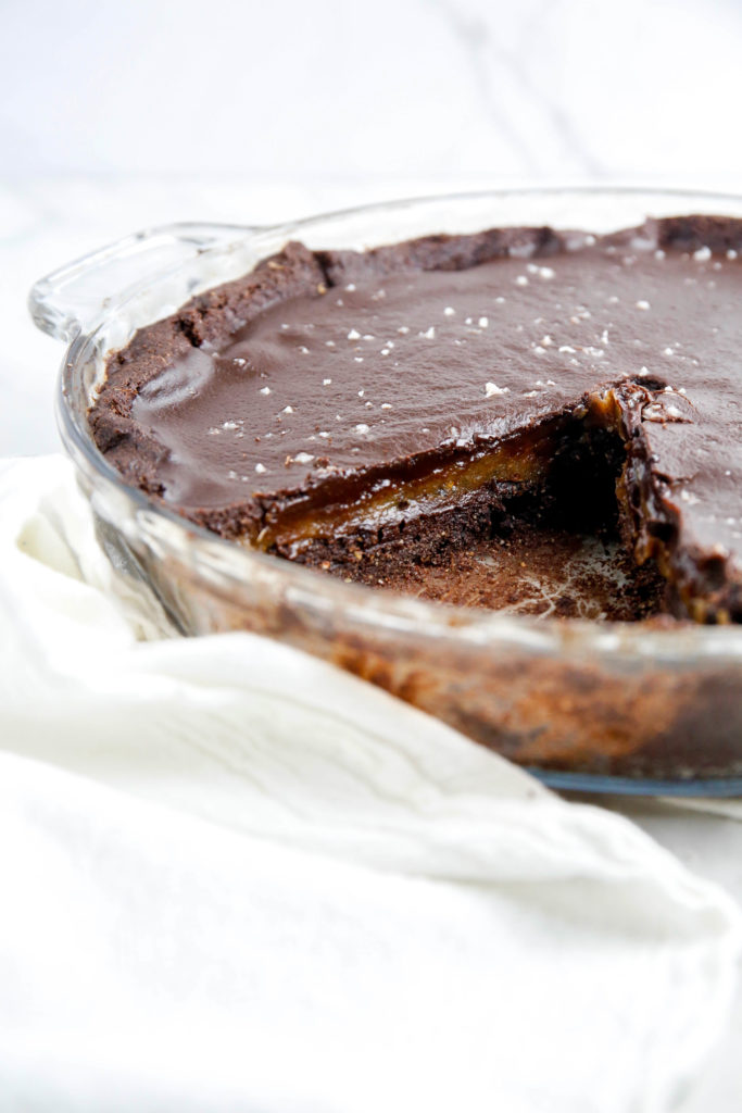 a look inside of the salted caramel brownie pie