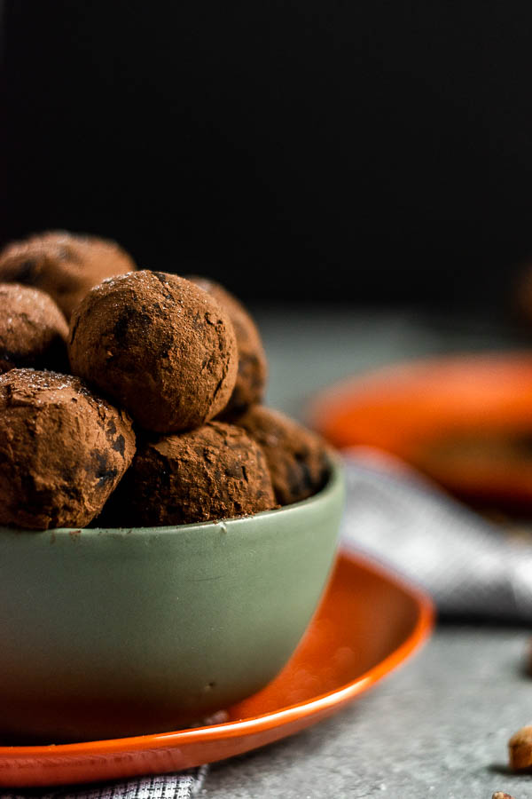 Cocoa Dusted Pecan Date Balls