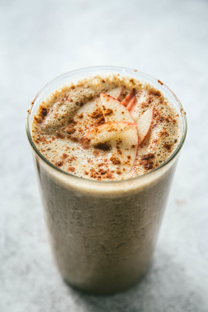 warm apple pie smoothie with sliced apples and cinnamon on top